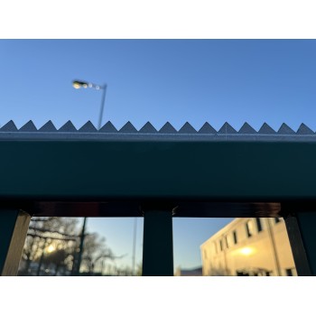 Bordure défensive en acier brut pliée et découpée au laser - 25mm de hauteur - 1,98m de longueur - 3mm d'épaisseur