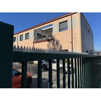 Bordure défensive pliée en acier galvanisé, 40mm de hauteur, 30mm de largeur, 2000mm de longueur, 2,5mm d'épaisseur