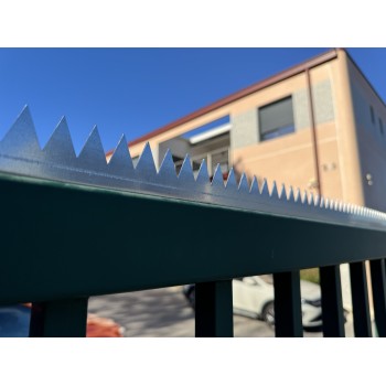 Bordure défensive pliée en acier galvanisé, 40mm de hauteur, 30mm de largeur, 2000mm de longueur, 2,5mm d'épaisseur