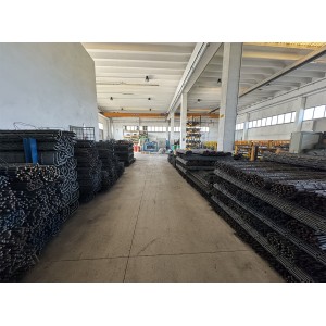 Barre perforée renflée - 2000mm - Trous renflés de 20mm - Section carrée de 20mm - Acier brut